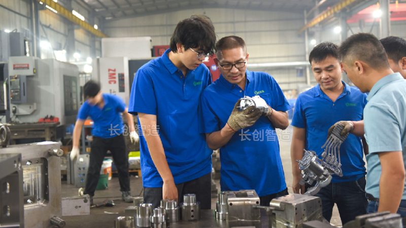 硅胶模具与金属模具：材质差异与适用场景解析**