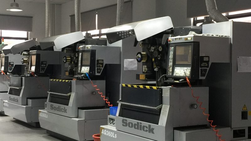 冲压模具与注塑模具：解析二者的本质区别与应用场景
