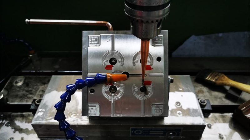 冲压模具标准件型号查询：揭秘模具制造中的关键环节