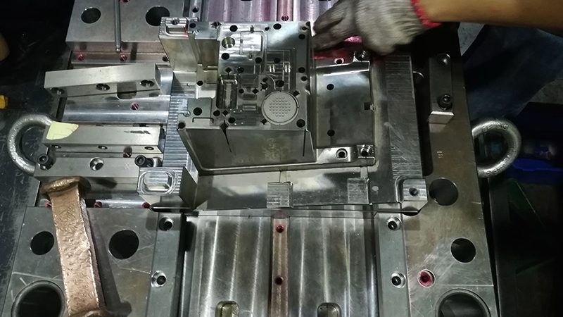 苏州小型级进模加工：揭秘高效精密制造的秘密**